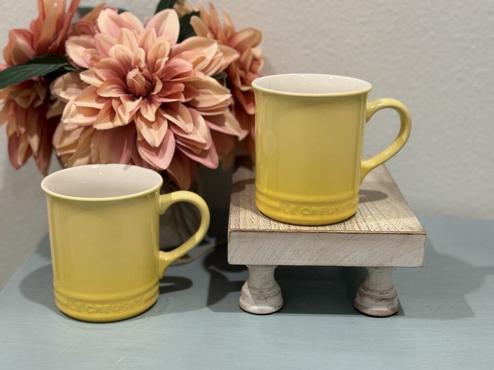 Le Creuset Vancouver Seconds Mug Set of 2 Camomille Yellow 14 oz Cream Inner NWT